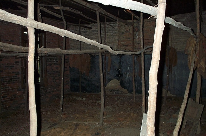 Tobacco poles 1st floor